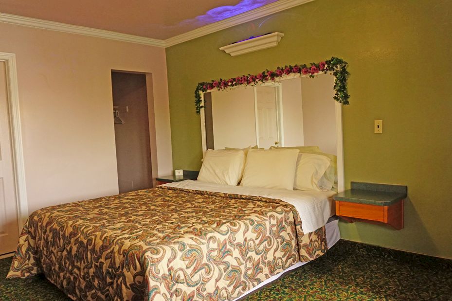 Ricky Motel — photo 38 of 42
