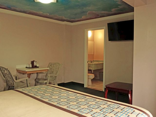 Ricky Motel — photo 9 of 42